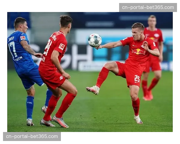 全场比赛结束，美因茨2-1逆转战胜霍芬海姆