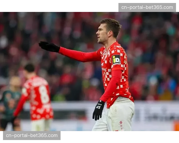 即时战况：美因茨后卫贝尔红牌罚下，球队少一人应战沃尔夫斯堡