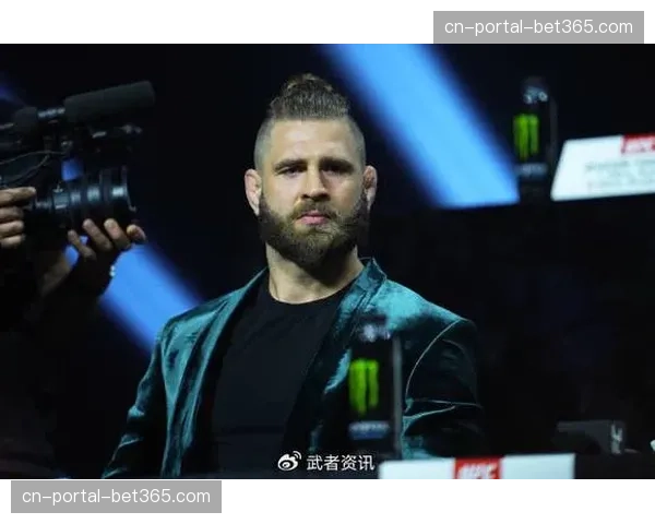 快讯:普罗哈兹卡裸绞降服“怪鸟”雷耶斯,重夺轻重量级冠军挑战权 快讯:普罗哈兹卡裸绞降服“怪鸟”雷耶斯,重夺轻重量级冠军挑战权